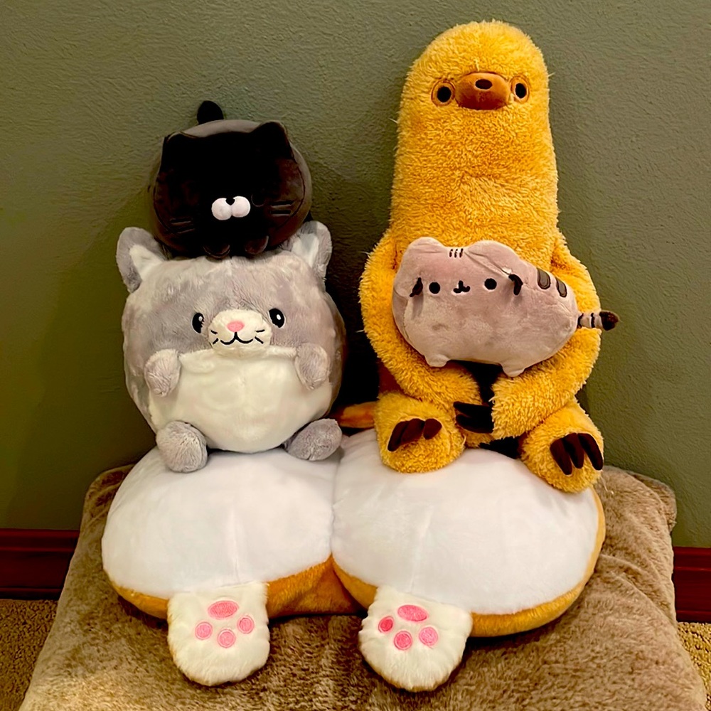 Bundle of stuffed toys